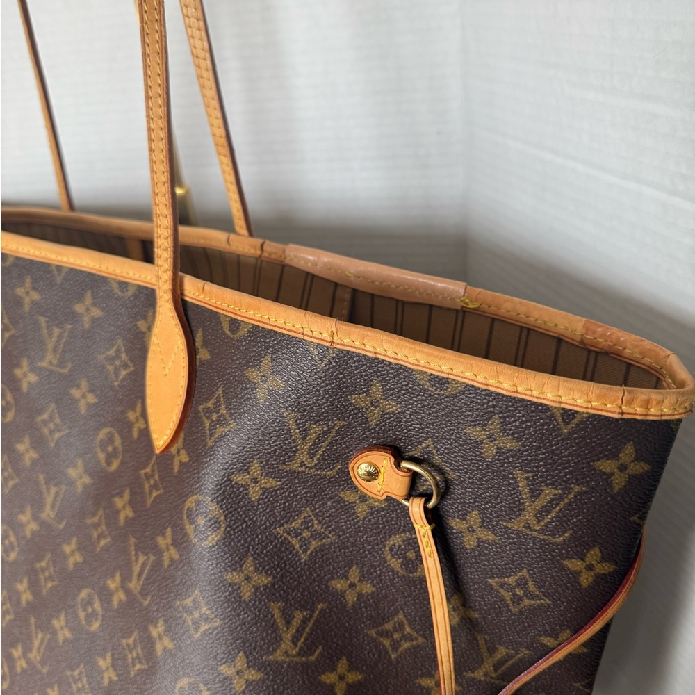 Authentic Louis Vuitton Monogram Never Full GM Shoulder Bag. - Picture 17 of 17
